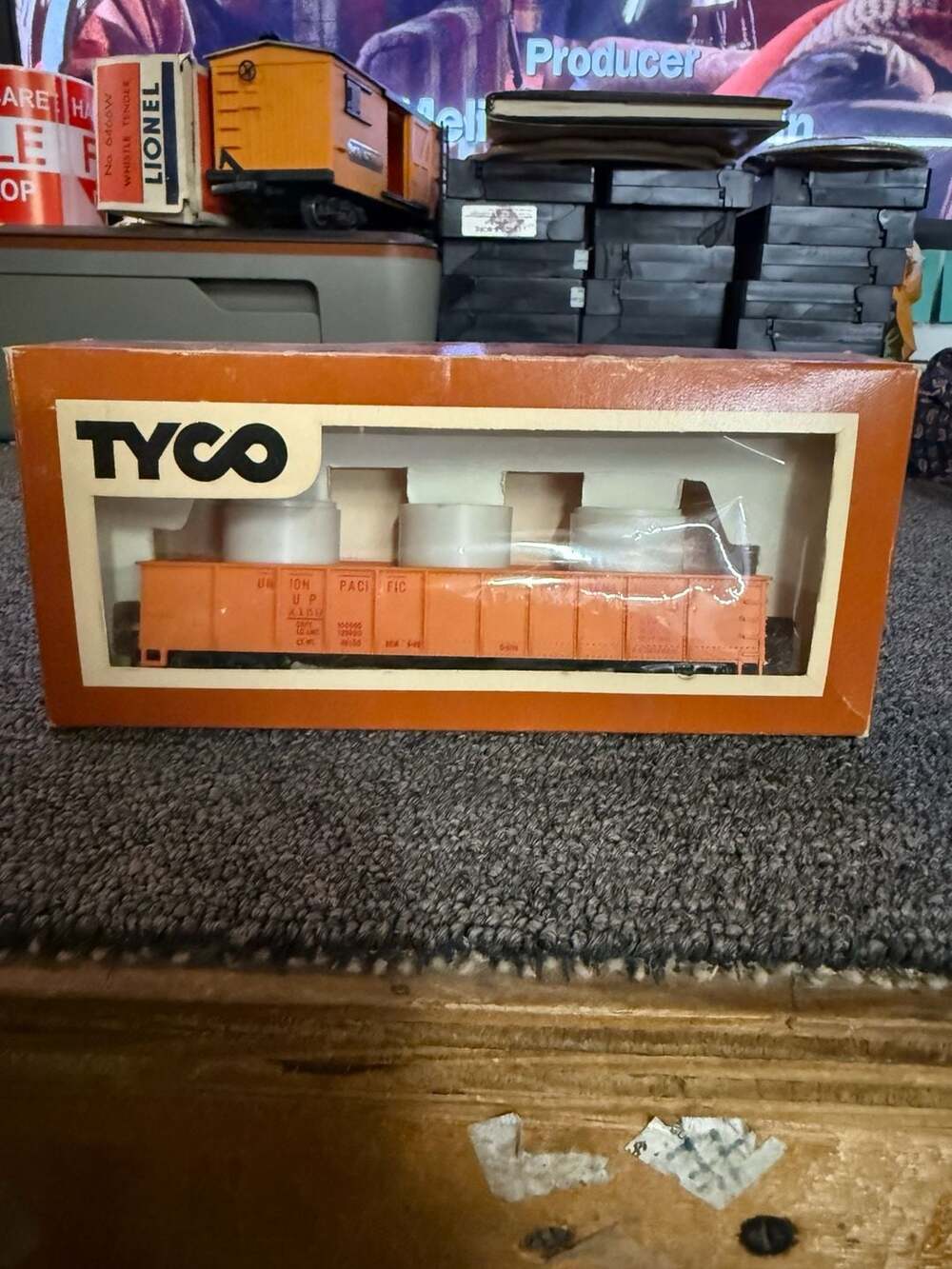 Tyco HO Scale Union Pacific Gondola Car with Pipe Load Model 341B